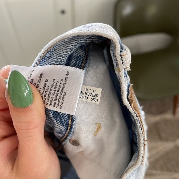 American Eagle Distressed Denim Mom Short - 0 - Picture 4 of 5